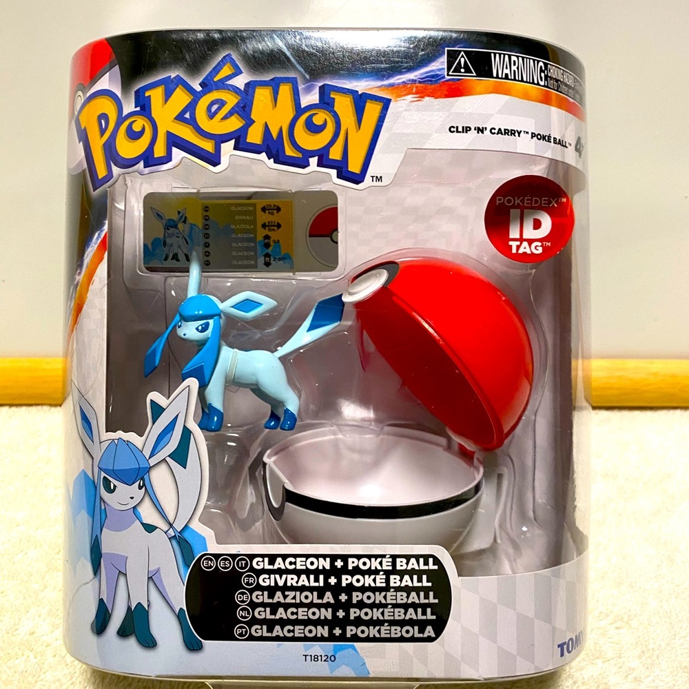 Tomy Pokemon Clip n Carry Pokeball Glaceon with Great Ball Figure Set